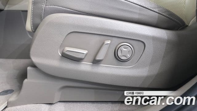 Kia Carnival 2023 — Photo 26/36