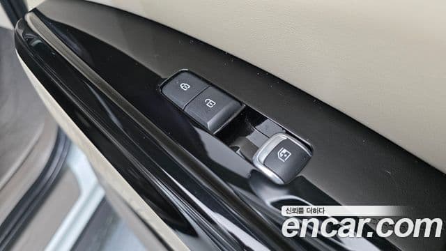 Kia Carnival 2023 — Photo 28/36