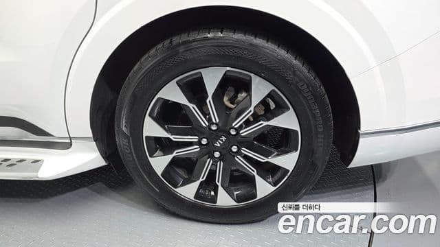 Kia Carnival 2021 — ფოტო 5/20