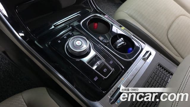 Kia Carnival 2021 — ფოტო 9/20