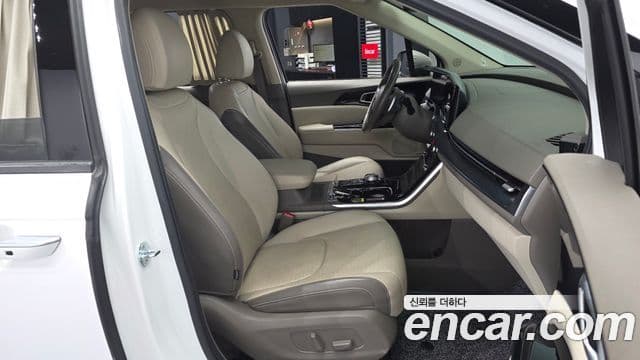 Kia Carnival 2021 — ფოტო 11/20