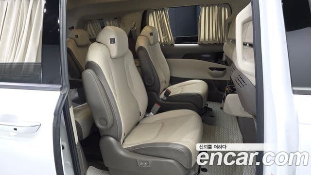 Kia Carnival 2021 — ფოტო 12/20