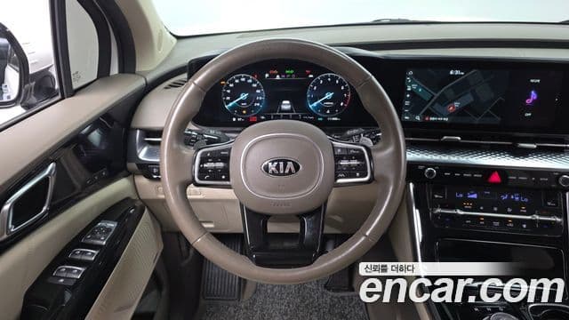 Kia Carnival 2021 — ფოტო 13/20
