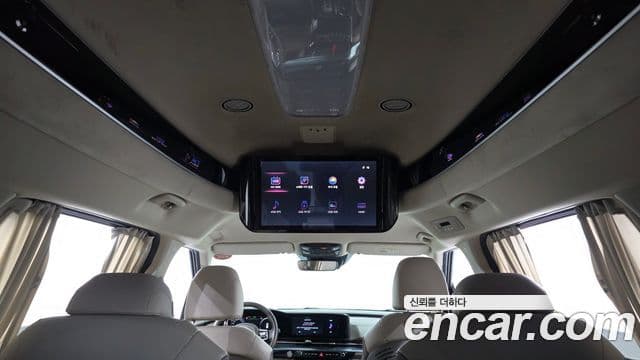 Kia Carnival 2021 — ფოტო 17/20