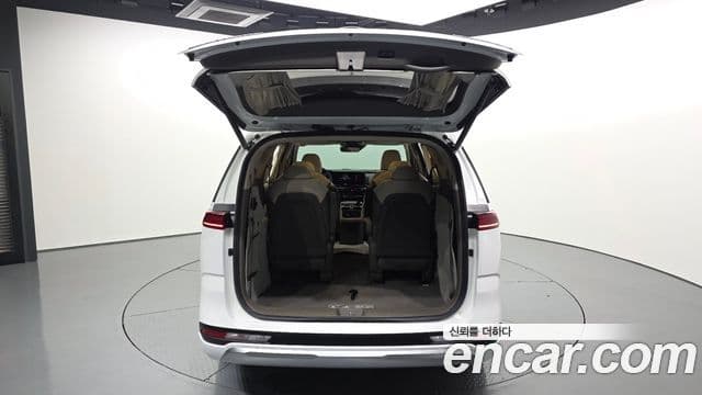 Kia Carnival 2021 — ფოტო 20/20