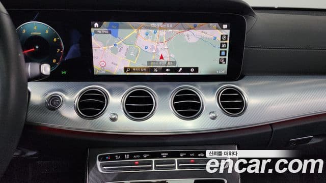 Mercedes-Benz E-Class 2021 — ფოტო 14/20