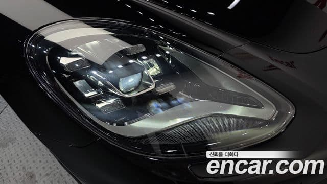 Porsche Panamera 2018 — ფოტო 26/33