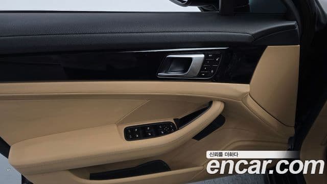 Porsche Panamera 2018 — ფოტო 2/33