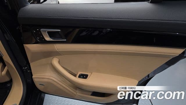 Porsche Panamera 2018 — ფოტო 14/33