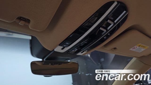 Porsche Panamera 2018 — ფოტო 19/33