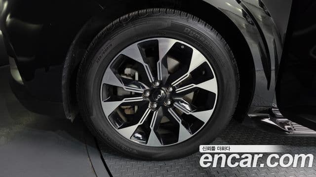 Kia Carnival 2023 — Фото 4/20