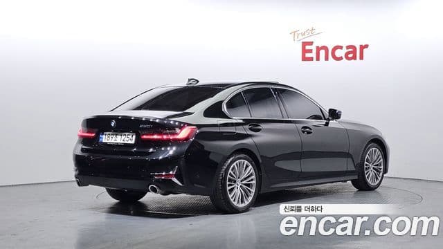 BMW 3 Series 2021 — ფოტო 2/20
