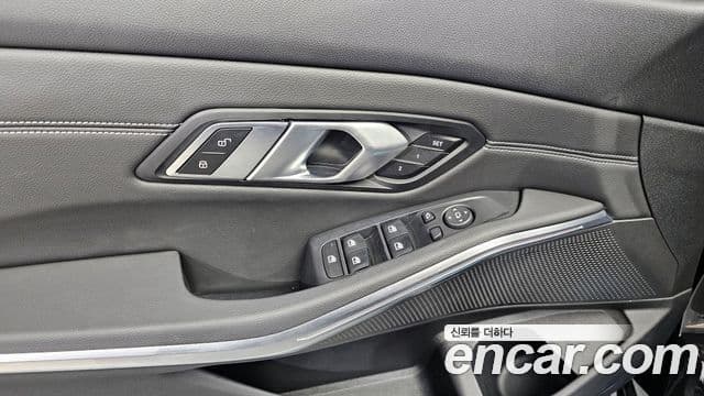 BMW 3 Series 2021 — фото 14 из 20