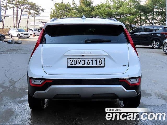 Kia Niro 2022 — ფოტო 3/20