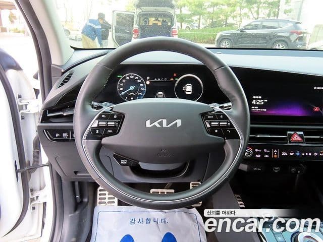 Kia Niro 2022 — ფოტო 6/20