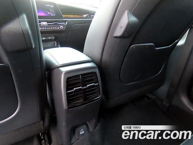 Kia Niro 2022 — ფოტო 15/20