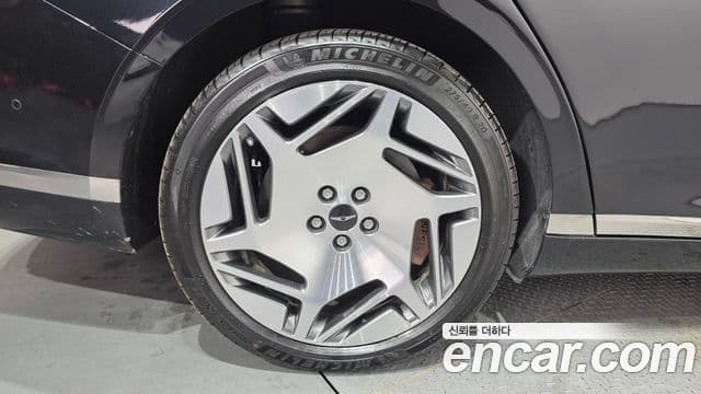 Genesis G90 2023 — ფოტო 5/20
