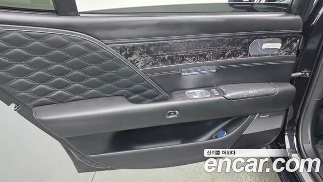 Genesis G90 2023 — Photo 25/35