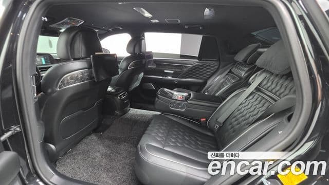 Genesis G90 2023 — Photo 17/35