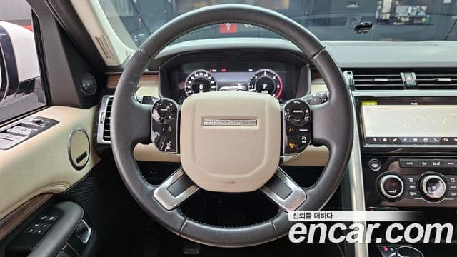 Land Rover Discovery 5 2019 — ფოტო 13/20