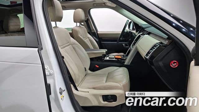 Land Rover Discovery 5 2019 — Photo 12/30