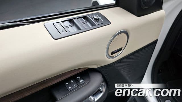Land Rover Discovery 5 2019 — Photo 14/30