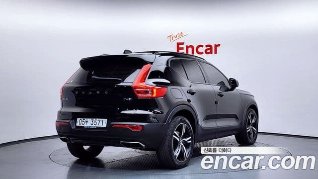 Volvo XC40 2018 — Şəkil 2/20
