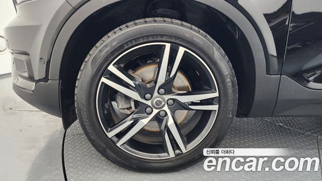 Volvo XC40 2018 — Şəkil 5/20