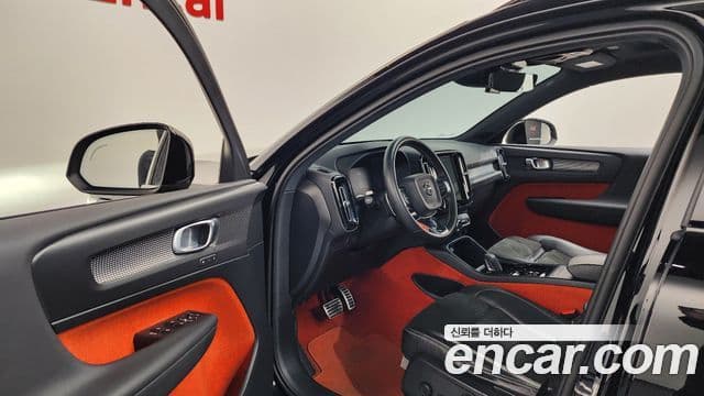 Volvo XC40 2018 — Şəkil 10/20