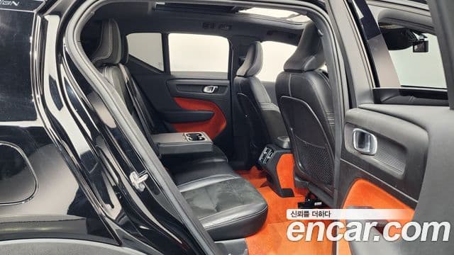 Volvo XC40 2018 — Şəkil 11/20