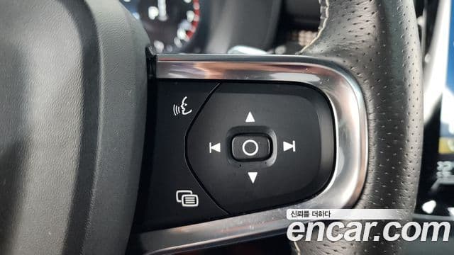 Volvo XC40 2018 — Şəkil 15/20