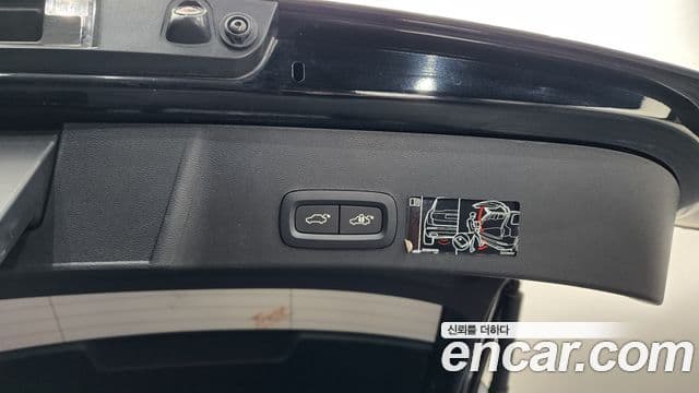 Volvo XC40 2018 — Şəkil 18/20