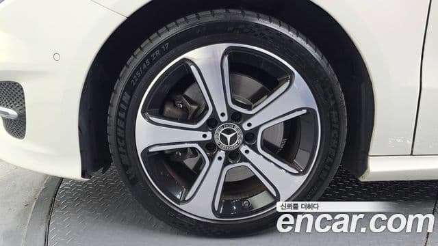 Mercedes-Benz B-Class 2018 — Фото 5/20