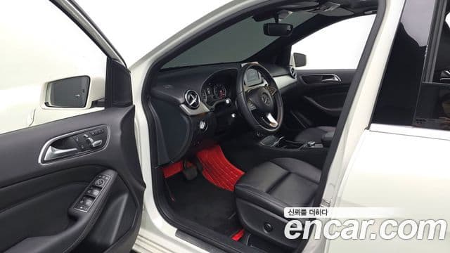Mercedes-Benz B-Class 2018 — Фото 10/20