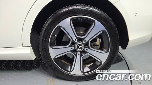 Mercedes-Benz B-Class 2018 — Photo 3/30