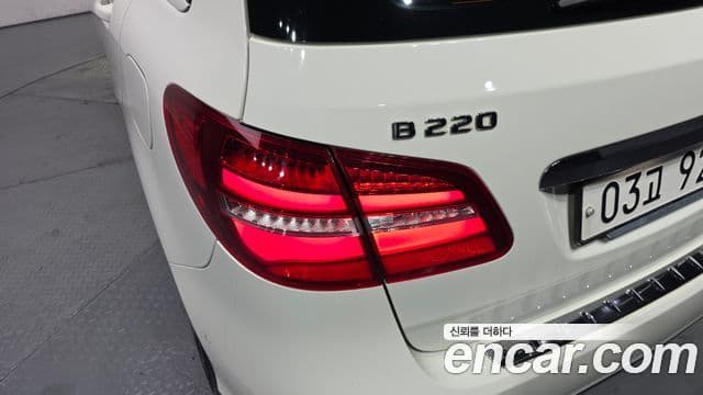 Mercedes-Benz B-Class 2018 — Photo 4/30