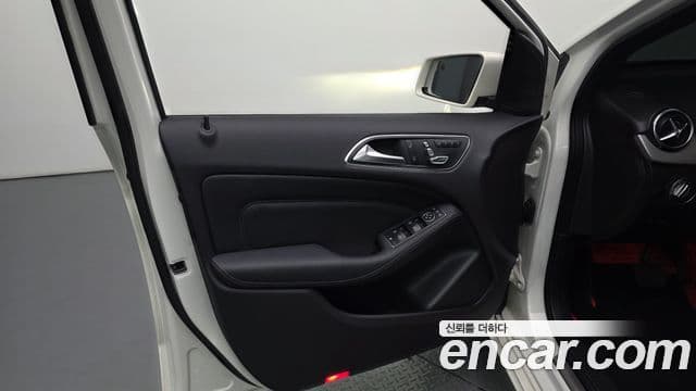 Mercedes-Benz B-Class 2018 — Photo 6/30