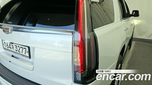 Cadillac Escalade 2020 — Photo 31/34