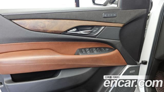 Cadillac Escalade 2020 — Photo 2/34