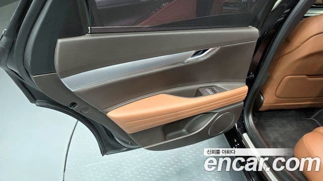 Genesis G80 2023 — Photo 1/30