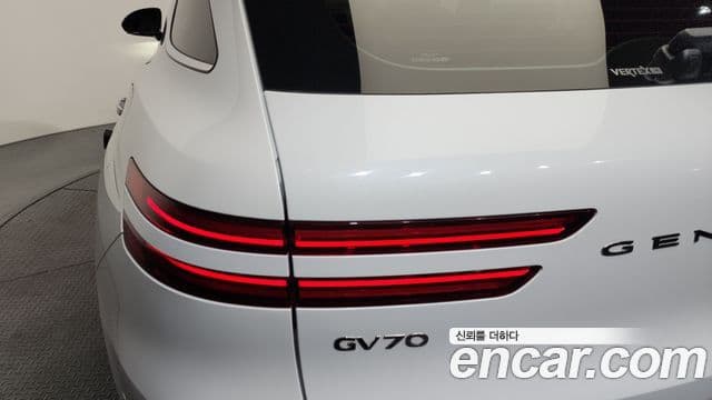 Genesis GV70 2021 — ფოტო 11/32