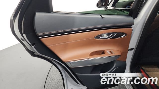 Genesis GV70 2021 — ფოტო 23/32