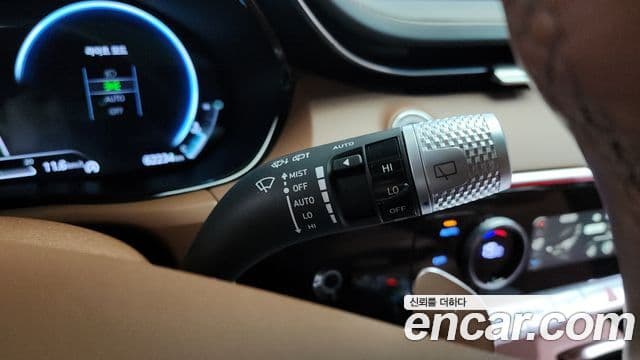 Genesis GV70 2021 — ფოტო 21/32