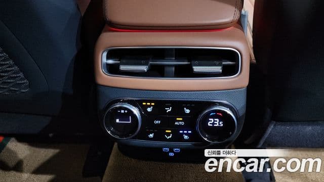 Genesis GV70 2021 — ფოტო 25/32