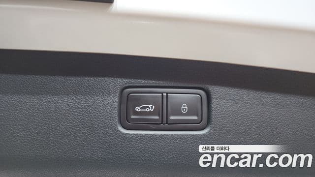Genesis GV70 2021 — ფოტო 15/32