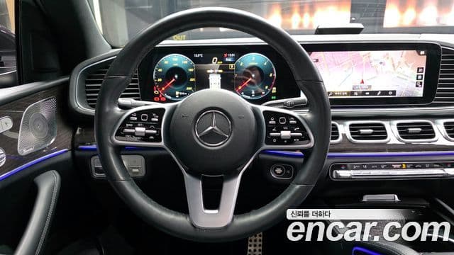 Mercedes-Benz GLE-Class 2021 — ფოტო 13/20