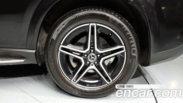 Mercedes-Benz GLE-Class 2021 — Photo 29/33