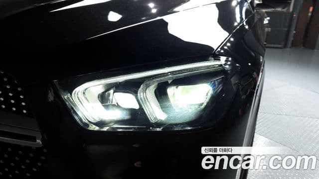 Mercedes-Benz GLE-Class 2021 — Photo 21/33