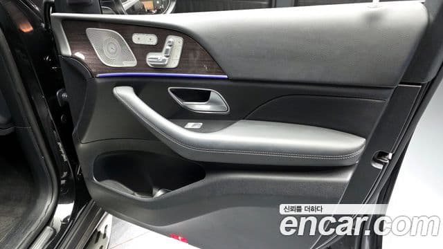 Mercedes-Benz GLE-Class 2021 — Photo 11/33