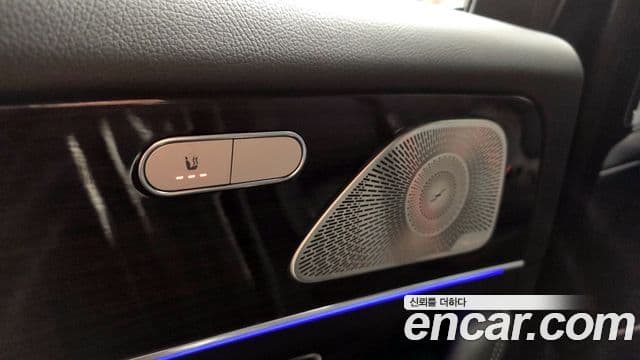 Mercedes-Benz GLE-Class 2021 — Photo 19/33